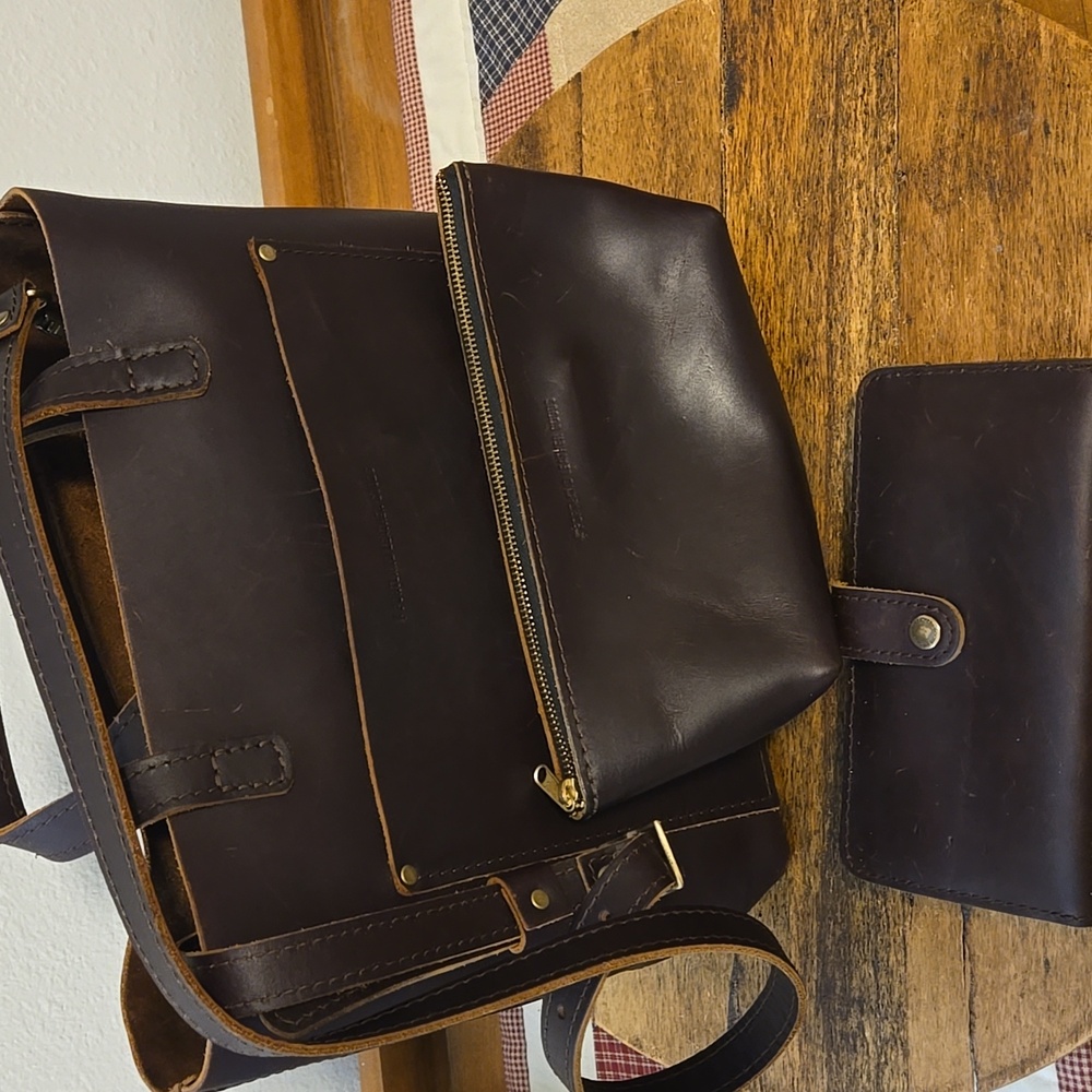 Portland Leather Grizzly Medium Crossbody Bag with Pouch and Wallet